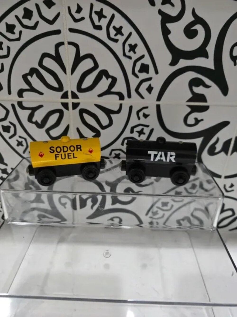 Thomas & Friends Wooden Railway Sodor Fuel and Tar Tankers